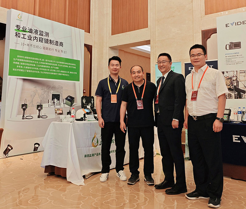 主办方艾因蒂克张总及大会发起人北京工业大学刘总亲临久维智检展台，与公司代表进行了深入交流